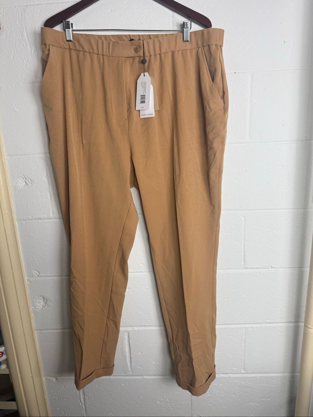 Universal Standard Women’s Medium Cuffed Cigarette Twill Pants Ice Coffee Tan NW